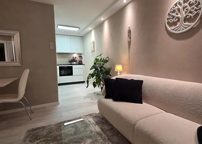 Apartment, Everything Close *